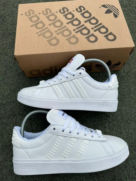 Chez Niamke adidas