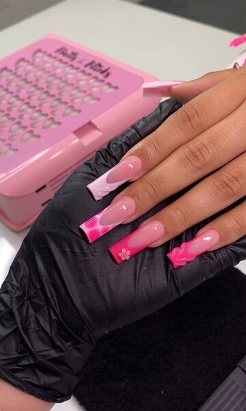 Ongles Acryliques Roses Floraux