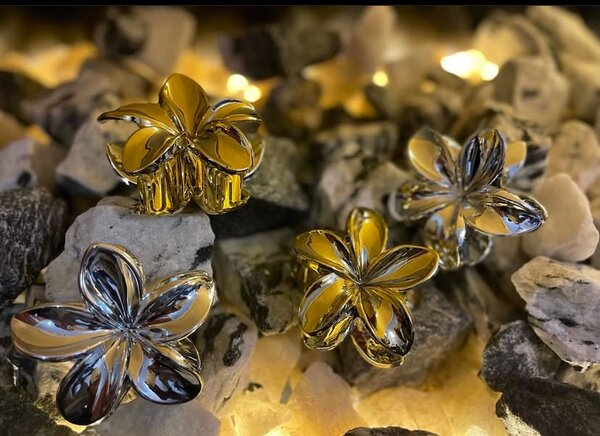 Flower claw clips