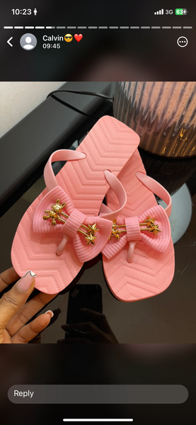 Flat slippers