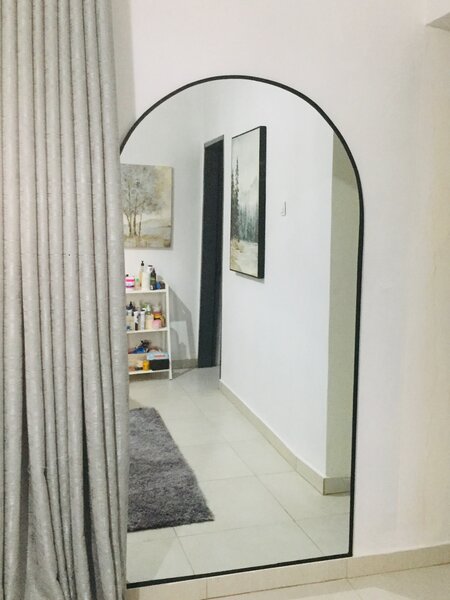 Round mirror