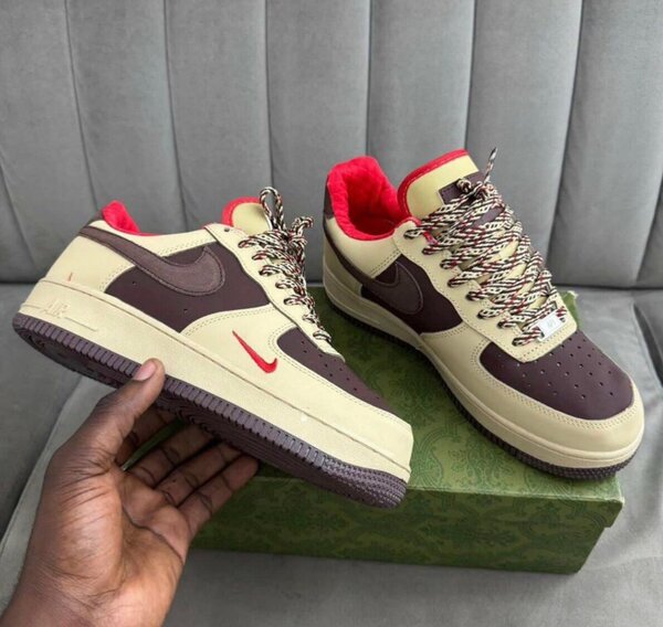 NIKE AIR FORCE