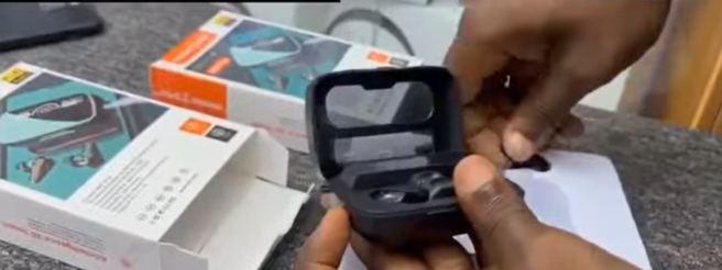 PROMOTION ❗ PROMOTION‼️PROMOTION ‼️ MEDIA 7 WIRELESS EARBUDS GOING FOR A COOL PRICE