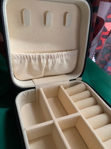 Jewelry box