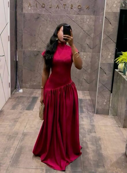 Robe longue rouge élégante