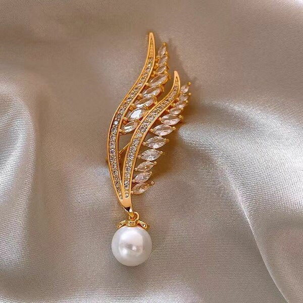 Fashion chest flower brooch