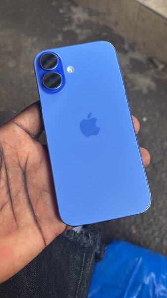 iPhone 16 simple