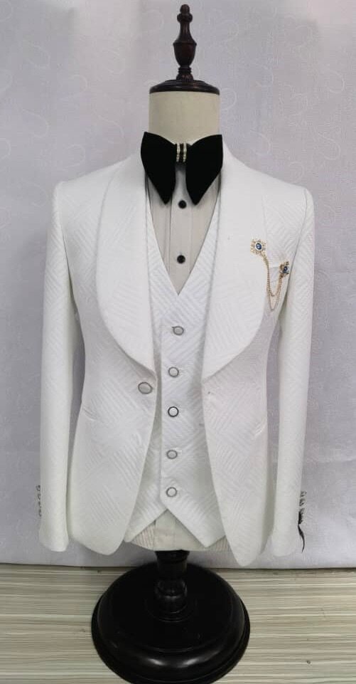 Élégant costume de mariage blanc