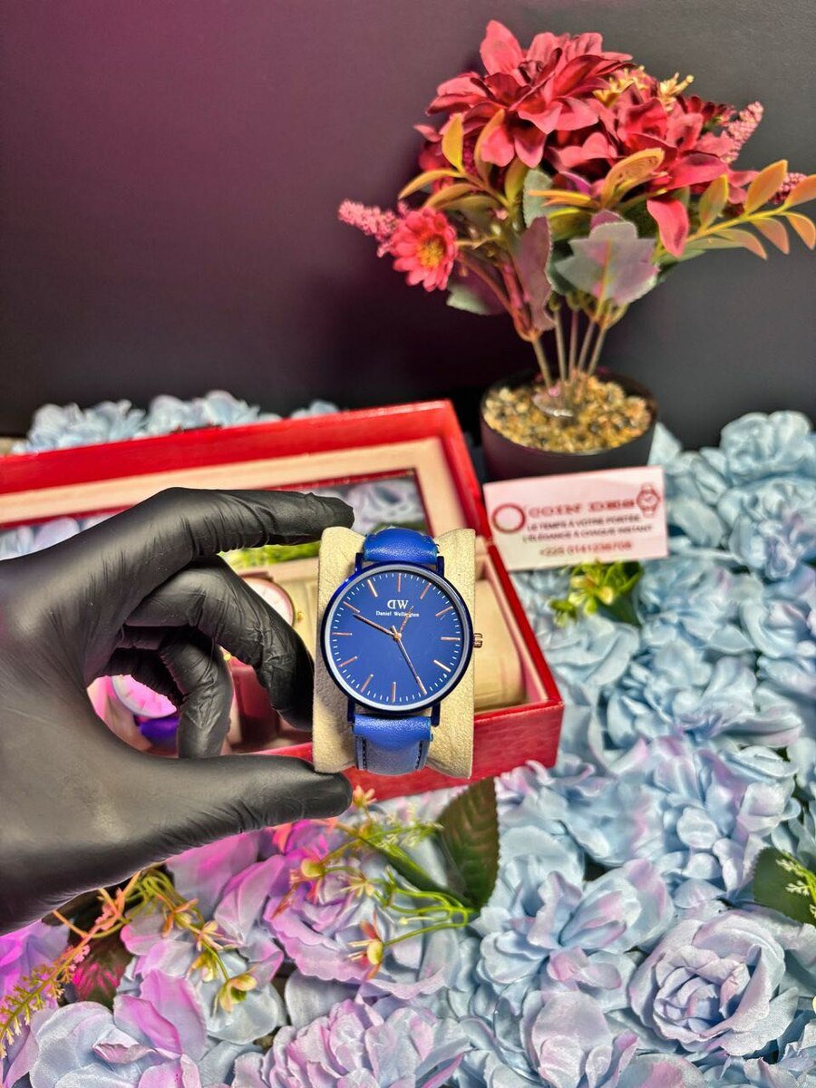 Montre élégante avec bracelet bleu