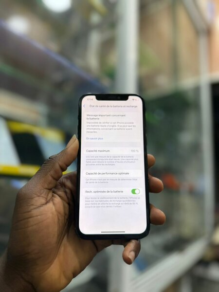 iPhone 12 simple