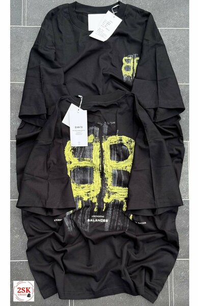 T-shirt noir à motif graphique