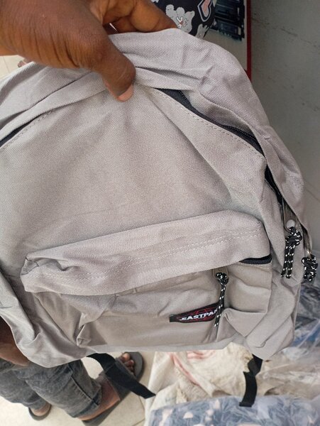 Sac à dos polyvalent gris