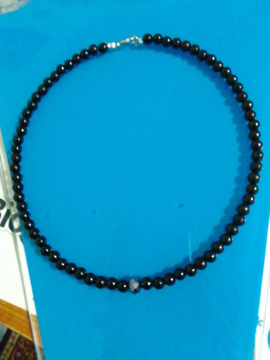 Collier de perles noires