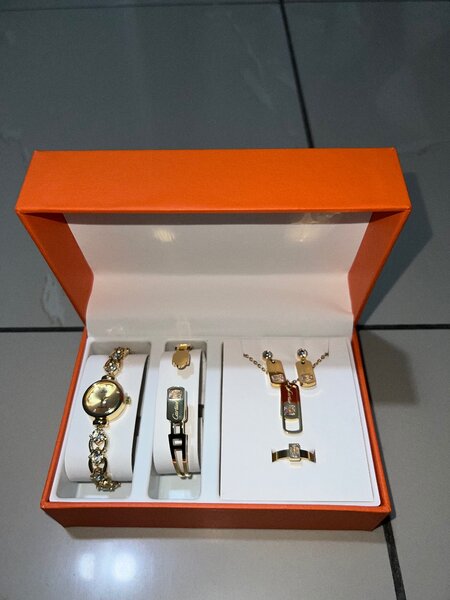 Ensemble en coffret disponible