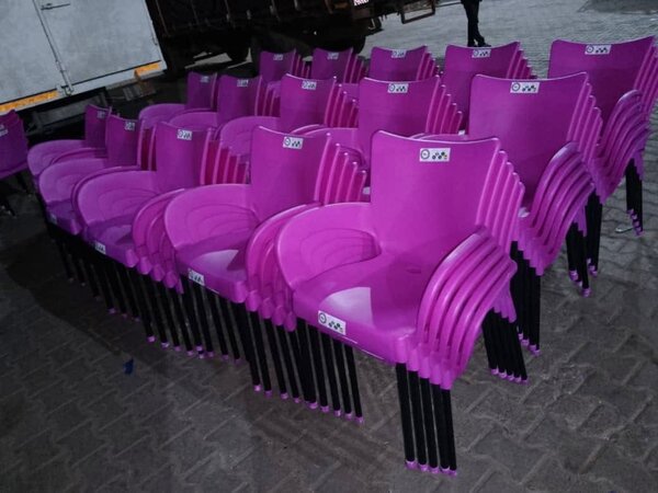 Chaises Empilables Colorées