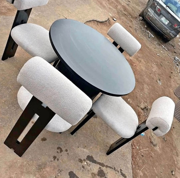 Ensemble Table Rond et Chaises Modernes