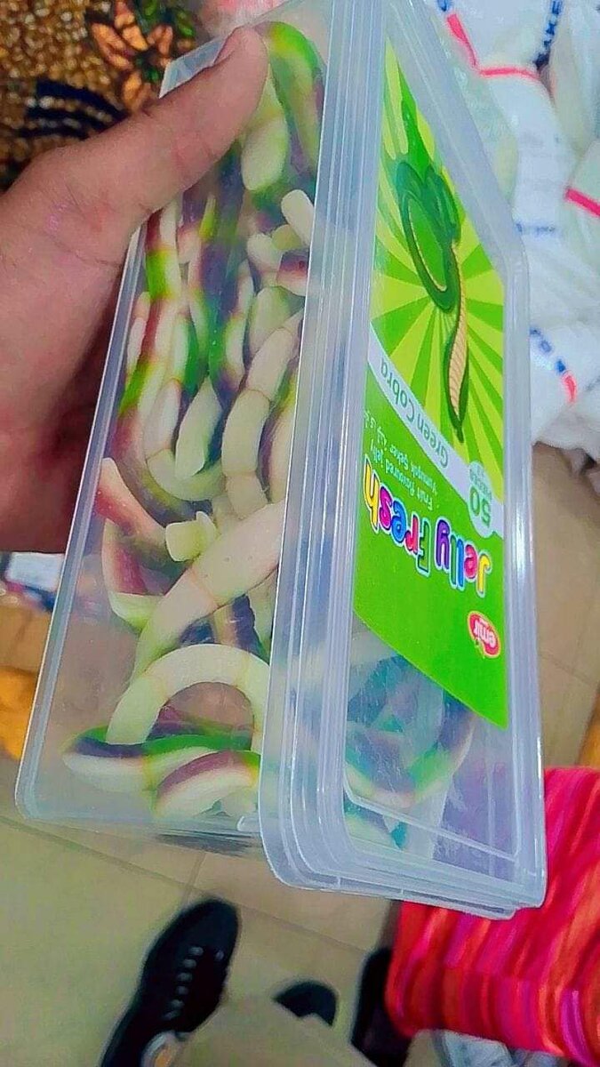 Sour gummy candy