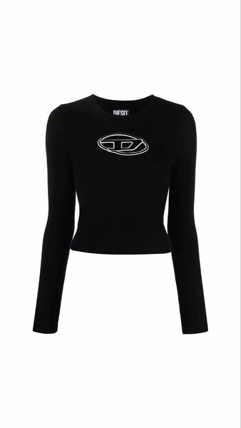 Pull noir à manches longues