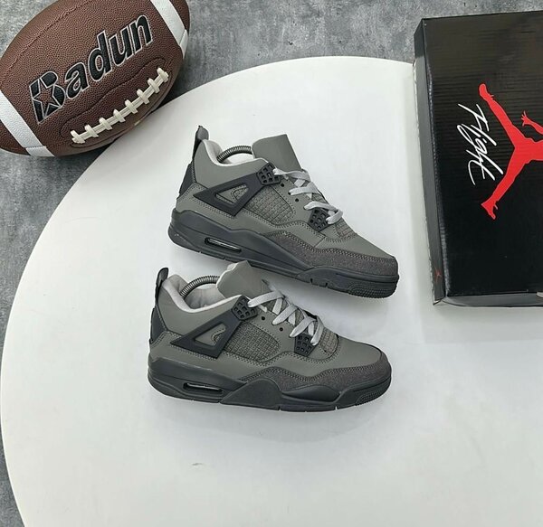 AIR JORDAN 4