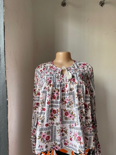 Blouse florale élégante