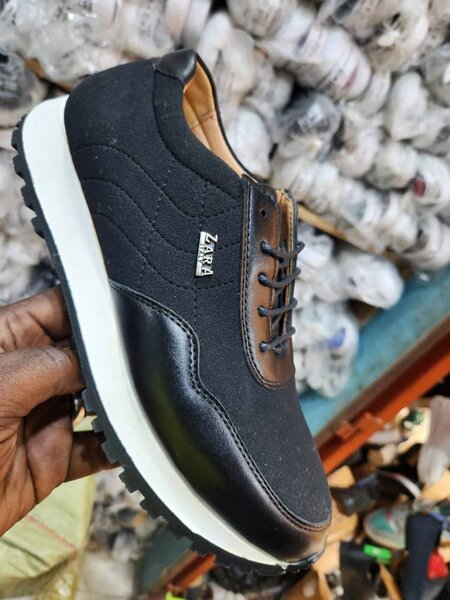 CHAUSSURE DE SORTIE