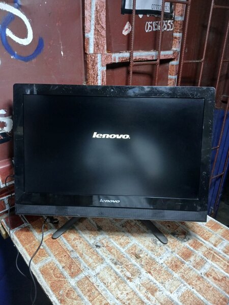 LENOVO CORE i3 - 23 POUCES