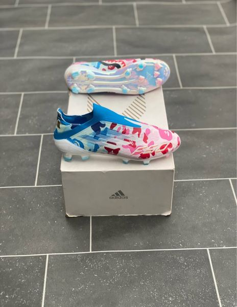 Chaussures de football colorées