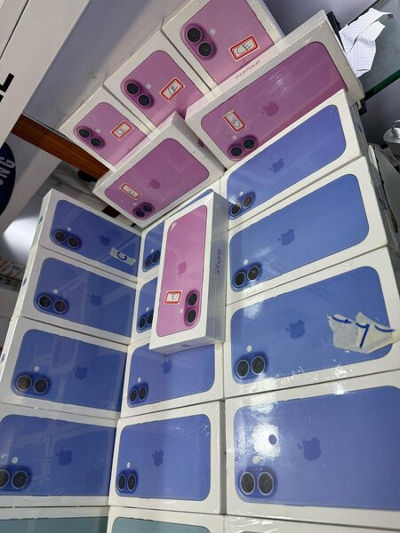 iPhone 16 Simple