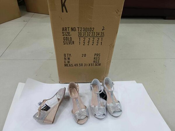 Chaussures pour petite fille