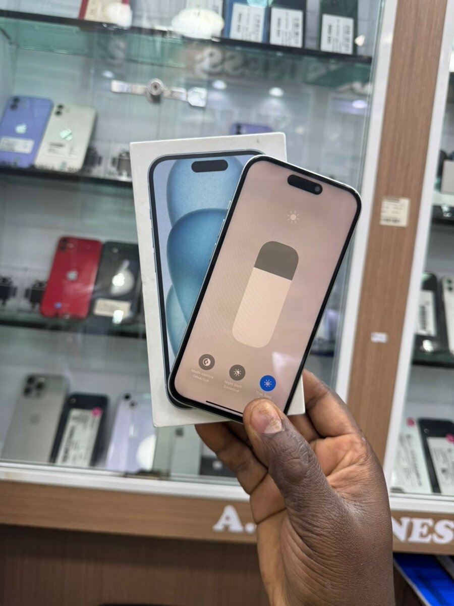 iPhone 15 simple