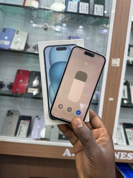 iPhone 15 simple