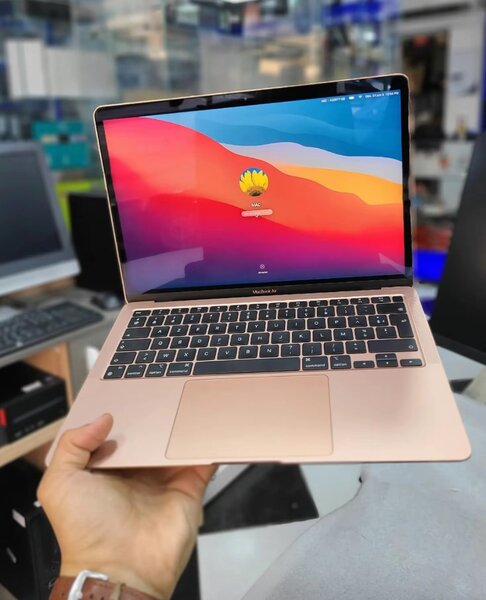 MacBook Air (M1, 2020)