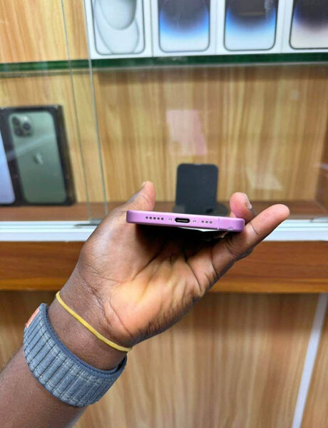 iPhone 16 simple