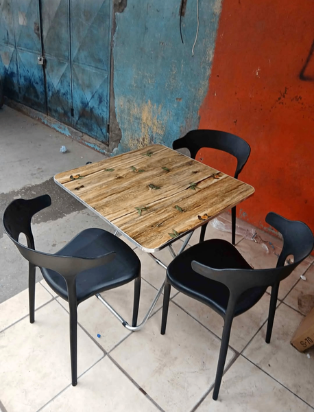 Set de table et chaises extérieur