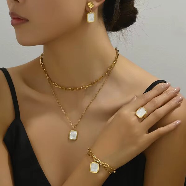 Ensemble plaqué or et perles
