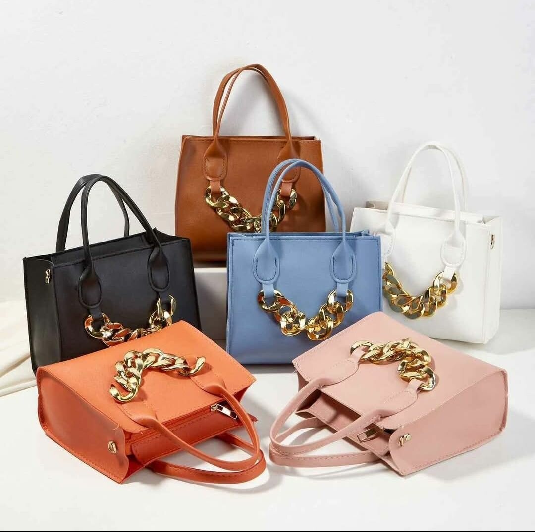 Sac à main élégant chaîne dorée