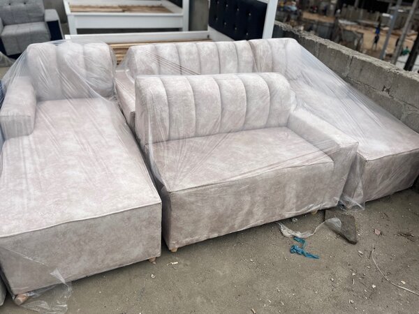 Canapé moderne beige confortable