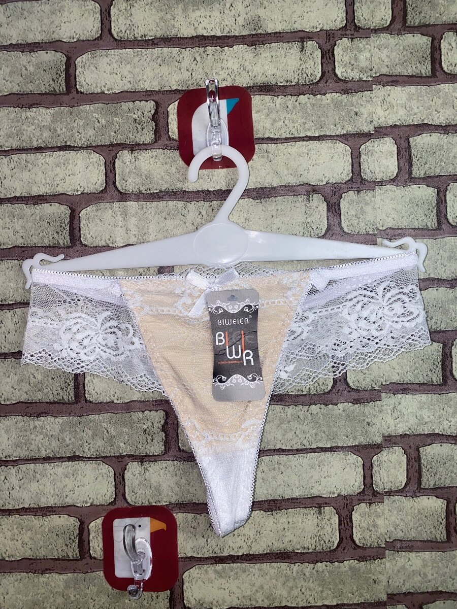 String sexy en dentelle pour femmes