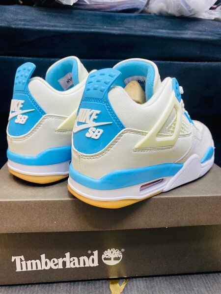 Jordan 4s