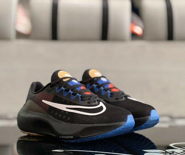NIKE ZOOM