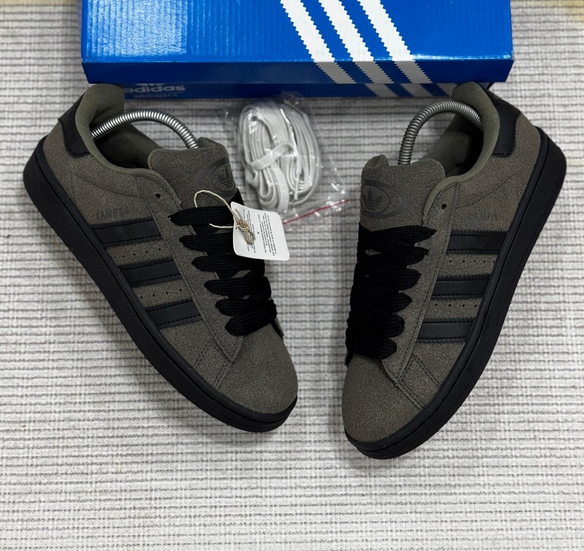 Adidas campus