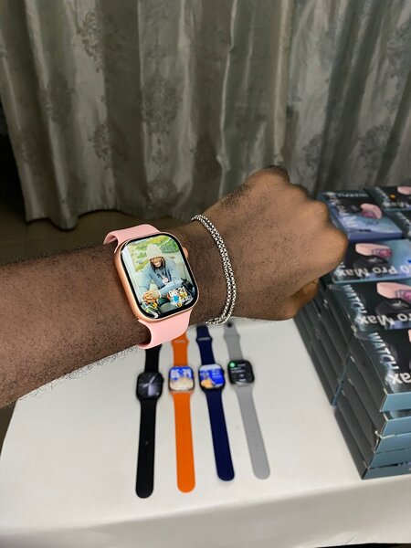 Montre Connectée Multi-Couleurs