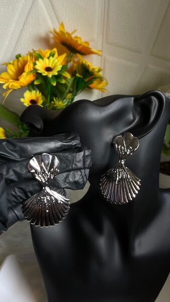 Statement earring