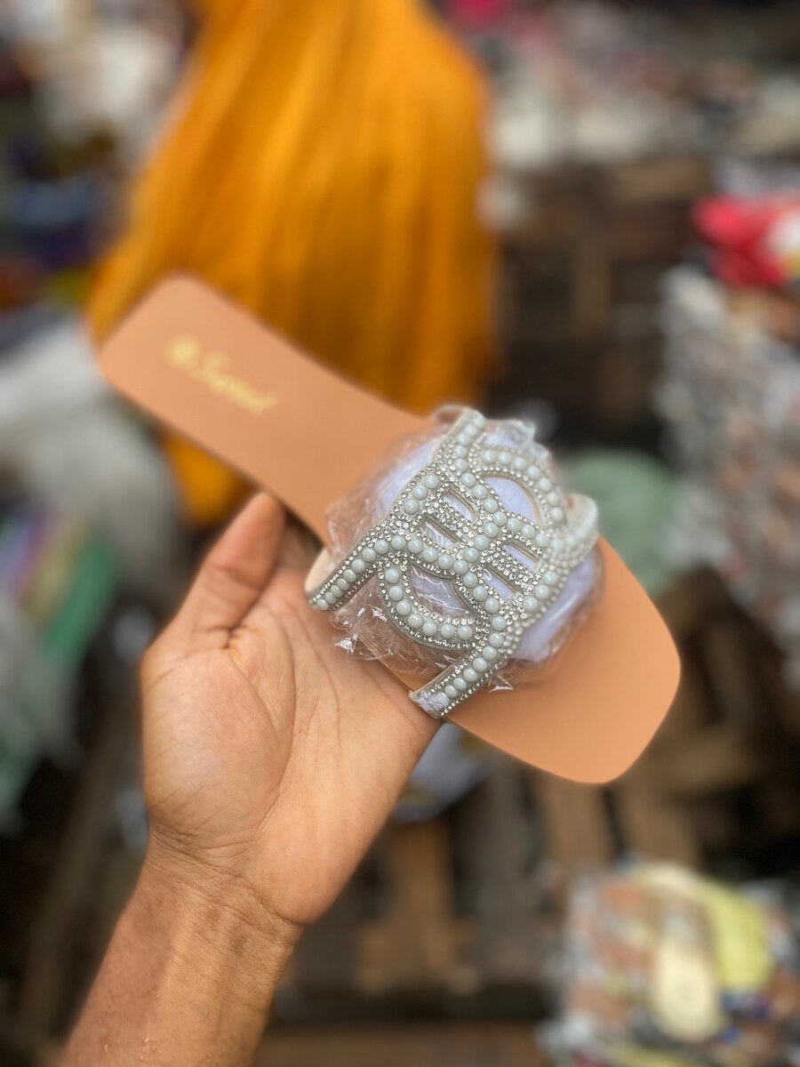 Chaussons élégants strassés