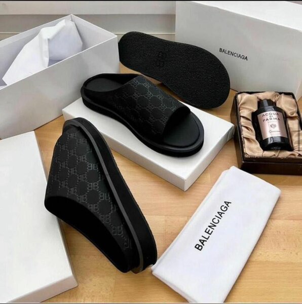 Claquettes noires Balenciaga