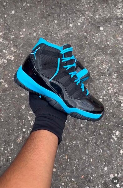 AIR JORDAN 11