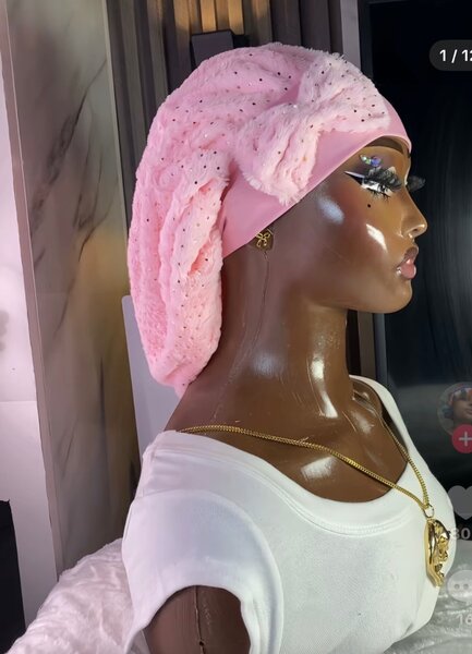 Cheveux en peluche rose