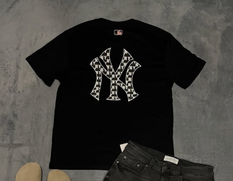 T-shirt size M
