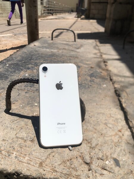 iPhone XR 64GB (UK)