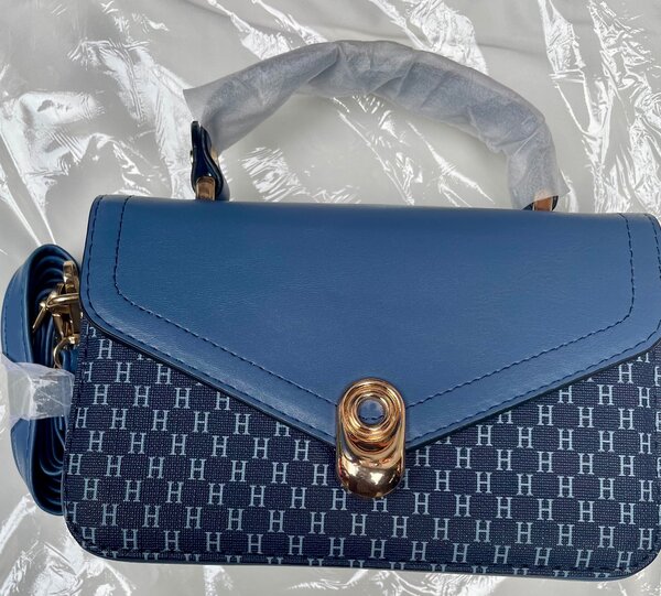 Sac à main en cuir bleu élégant